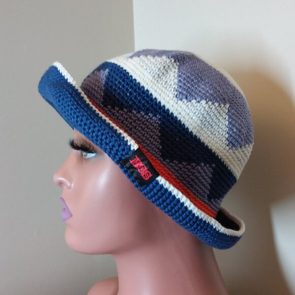 Romantic Crocheted Bucket Hat - Picture 11 of 13